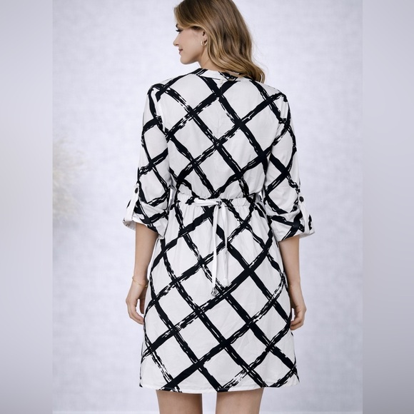 Black and White Geometric Dress - Picture 2 of 11